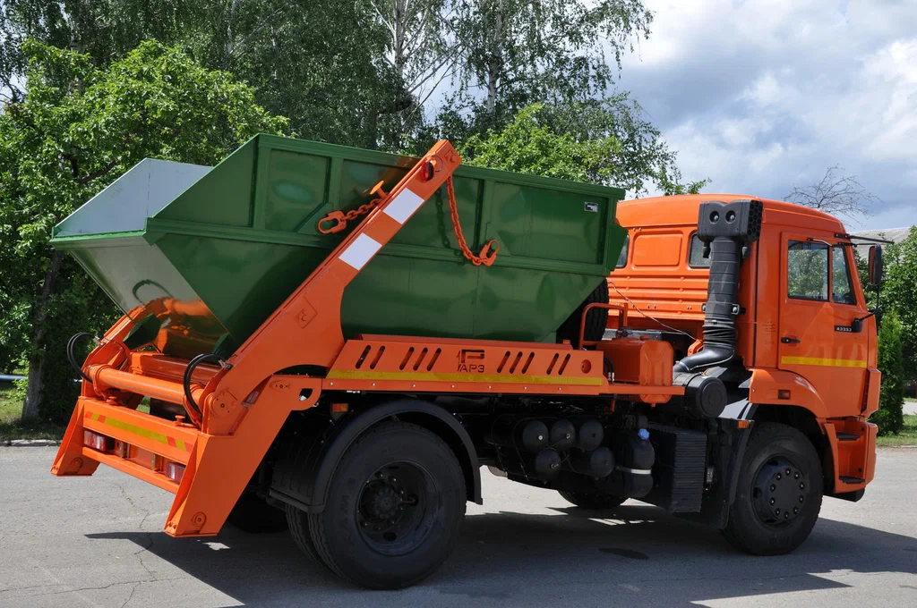 Заказ бункеровоза для вывоза мусора и отходов в Рязани в октябре